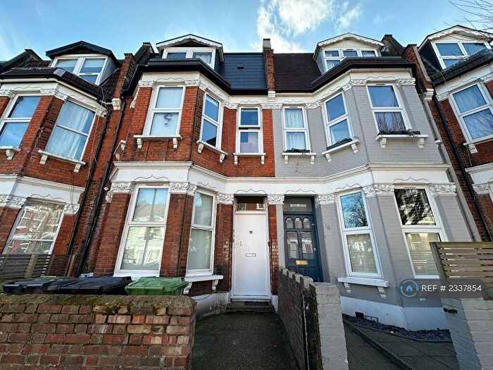 Studio To Rent In Hampden Road, London, N8