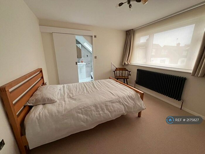1 Bedroom Flat To Rent In Pulteney Gardens, London, E18