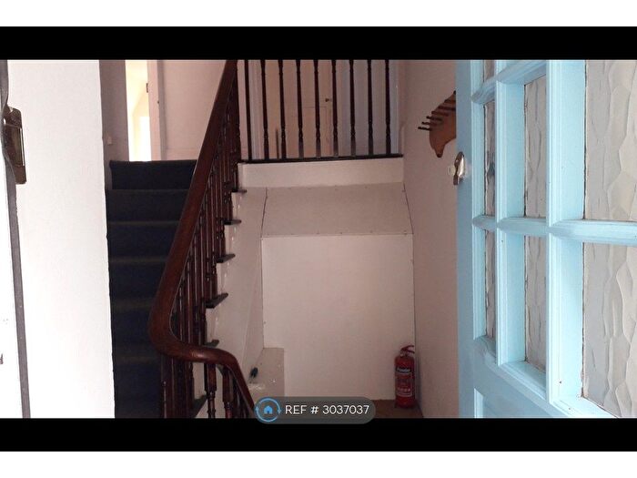 1 Bedroom Flat To Rent In Quay Road, Goodwick, SA64