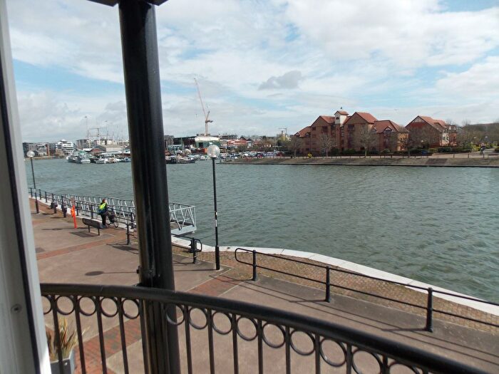 2 Bedroom Flat To Rent In Pooles Wharf Court, Hotwells, Bristol, BS8