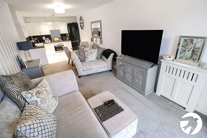 2 Bedroom Flat For Sale In Morris Drive, Belvedere, DA17