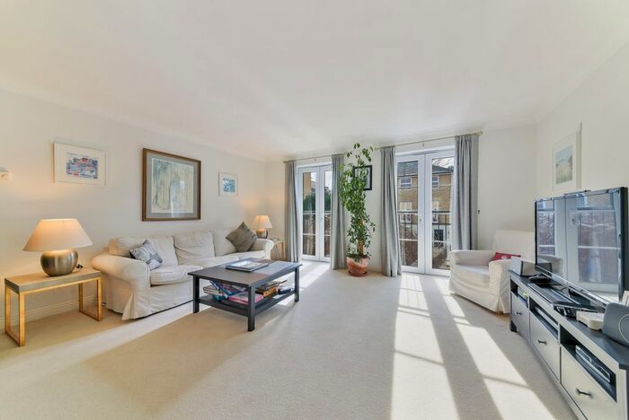 3 Bedroom Town House To Rent In Chestnut Place, London, SE26