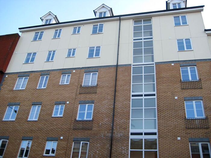 3 Bedroom Flat To Rent In Mill Gardens, - Mill Street, Luton, LU1
