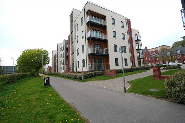 2 Bedroom Flat To Rent In Sinclair Drive, Town Centre, Basingstoke, Hampshire, RG21