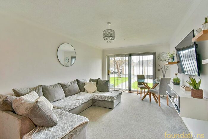 2 Bedroom Flat For Sale In Collington Lane East, Bexhill-On-Sea, TN39