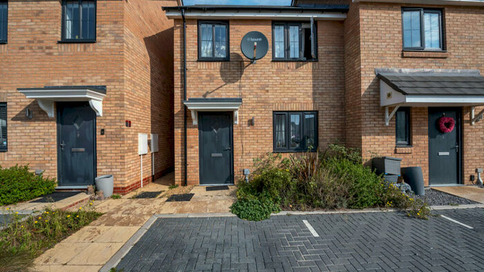 3 Bedroom Semi-Detached House For Sale In Hares Run, Fordham, CB7