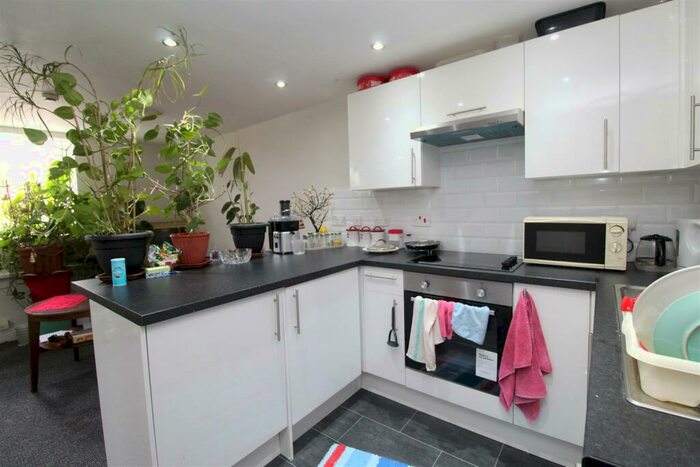 1 Bedroom Flat To Rent In Llantrisant Street, Cathays, Cardiff, CF24