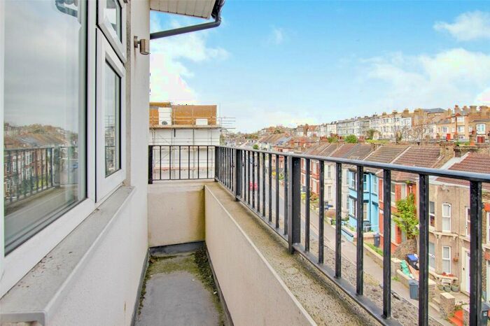 1 Bedroom Flat For Sale In Eaton Road, Margate, Kent, CT9