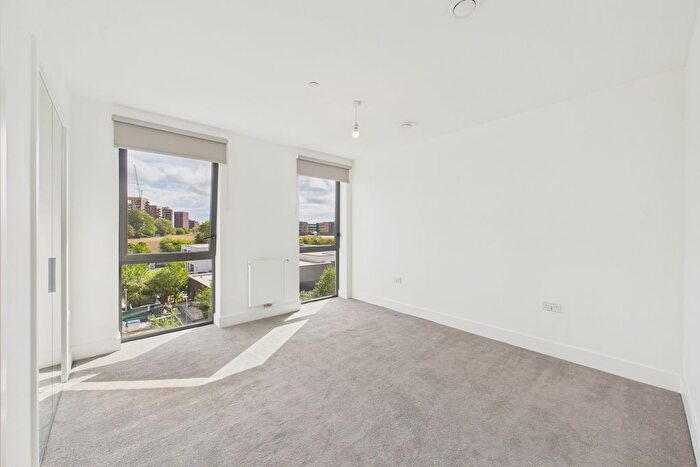 2 Bedroom Flat To Rent In Ascot Road, Watford, WD18