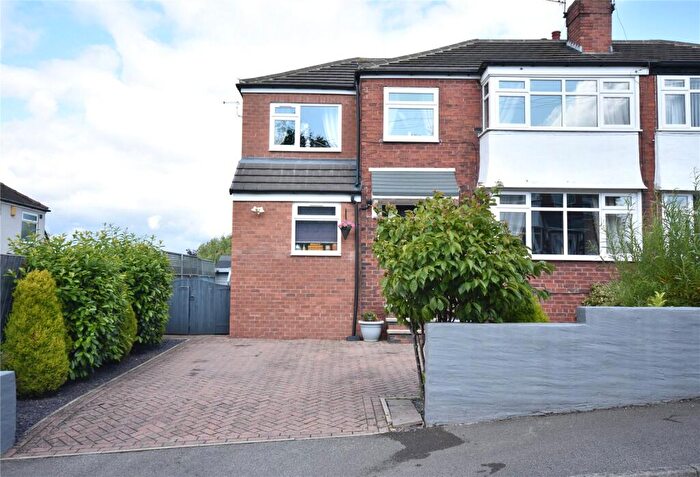 4 Bedroom Semi-Detached House For Sale In Field End Mount, Leeds, LS15