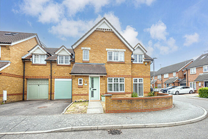 3 Bedroom Semi-Detached House For Sale In Romsey Close, Benfleet, SS7