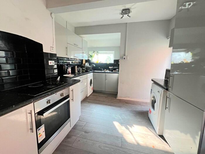 4 Bedroom Semi-Detached House To Rent In Burlington Road, Southampton, SO15