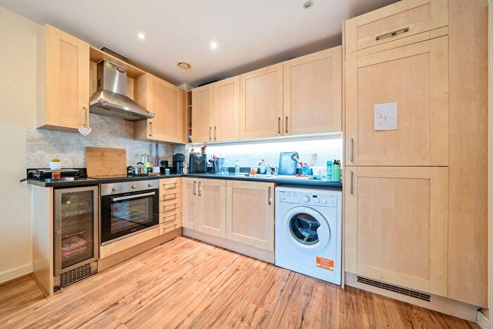 2 Bedroom Flat For Sale In Drayton Green Road, London, W13