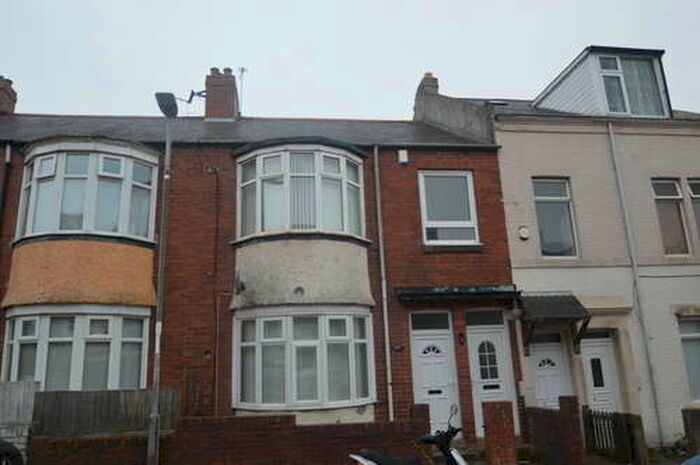 3 Bedroom Studio Flat To Rent In Deckham Terrace, , Gateshead, NE8