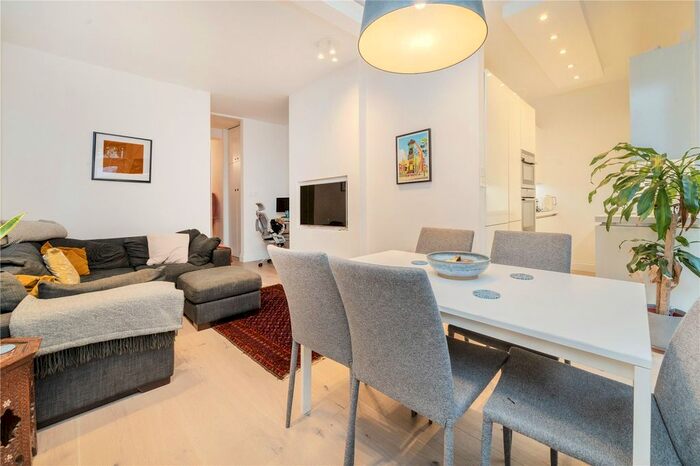 2 Bedroom Flat To Rent In Elmhurst Street, London, SW4