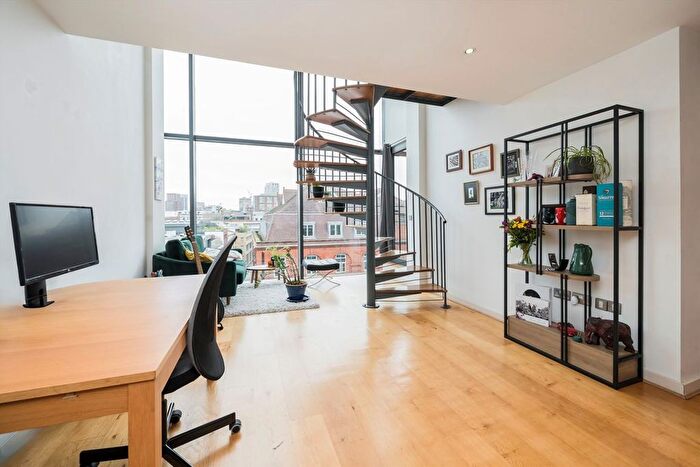 2 Bedroom Flat To Rent In Brewhouse Yard, Clerkenwell, EC1V