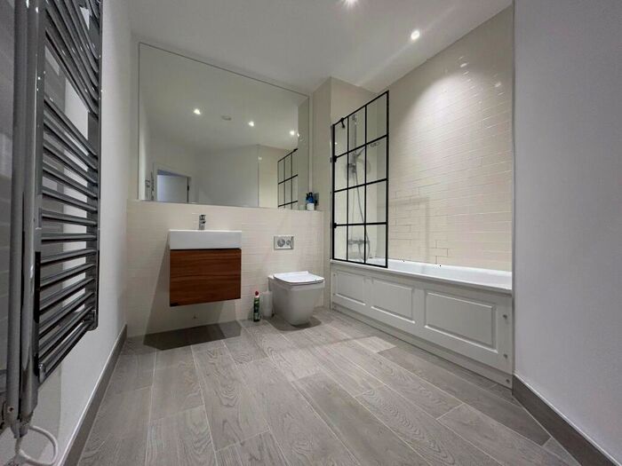 2 Bedroom Apartment To Rent In Priory House, Gooch Street North, B5