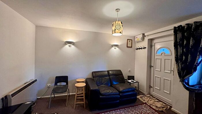 1 Bedroom Terraced House For Sale In Beaulieu Close, Hounslow, TW4