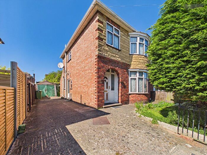 3 Bedroom Semi-Detached House For Sale In Westbrook Park Close, Woodston, Peterborough, PE2
