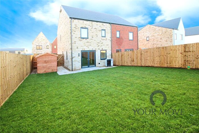 3 Bedroom Semi-detached House For Sale In Hawnes Close, Haynes, Bedford, MK45