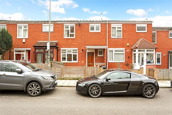 3 Bedroom Terraced House For Sale In Caistor Road, London, SW12