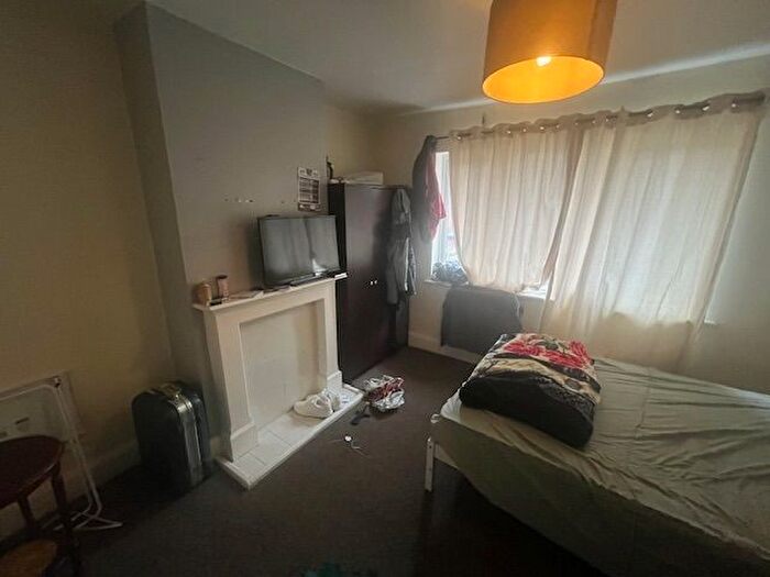 2 Bedroom Flat To Rent In A Kingstanding Road, Birmingham, B44