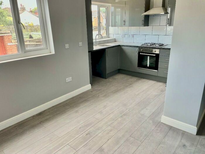 1 Bedroom Flat To Rent In London Road, Southend-On-Sea, Essex, SS1