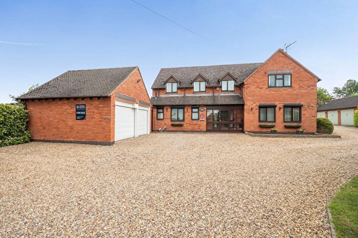 4 Bedroom Detached House For Sale In Wick Road, Little Comberton, WR10