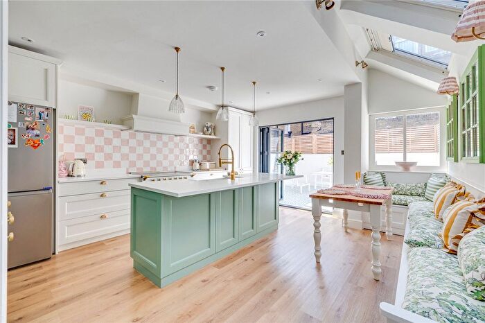 4 Bedroom Terraced House For Sale In Fabian Road, London, SW6