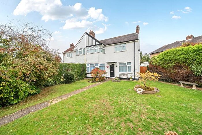 3 Bedroom Semi-detached House For Sale In Slough, SL1