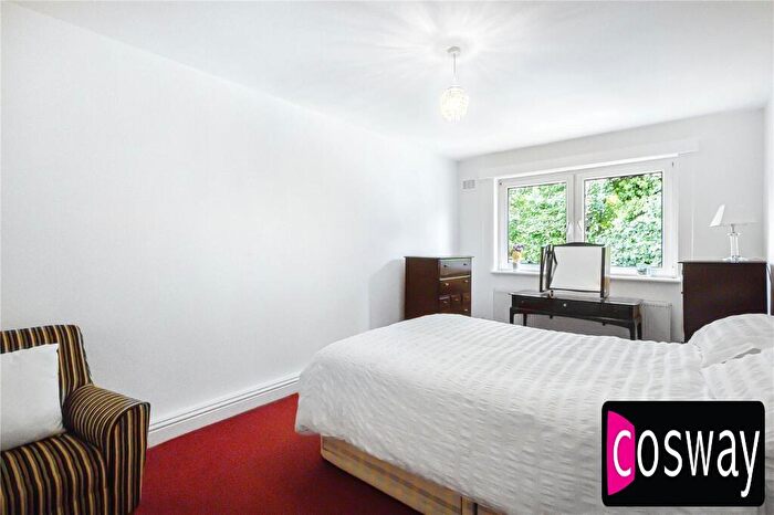2 Bedroom Flat For Sale In Holders Hill Road, Mill Hill, NW7