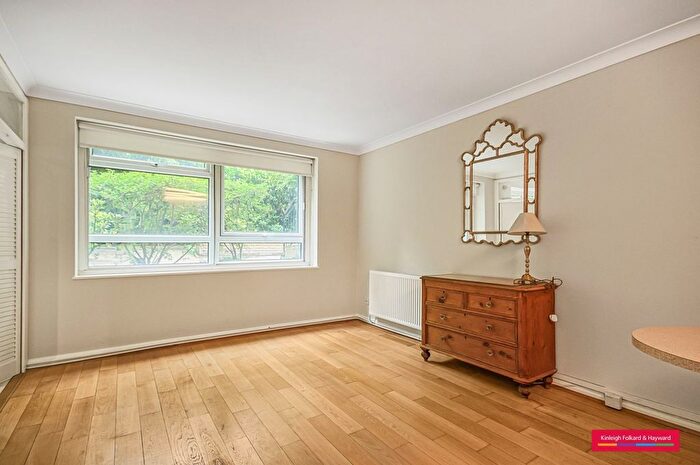 2 Bedroom Flat To Rent In Holland Park Avenue, London, W11