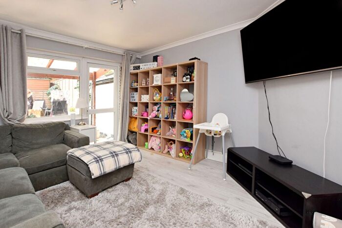 1 Bedroom Flat To Rent In Deaconsfield Road, Hemel Hempstead, HP3