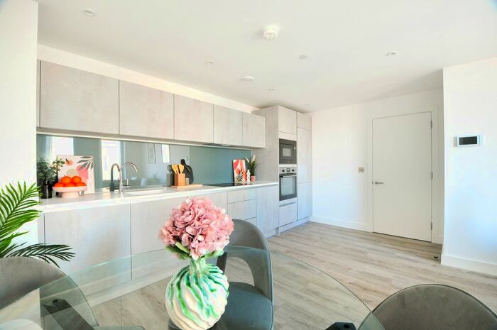 2 Bedroom Flat To Rent In Silvercroft Street, Manchester, M15