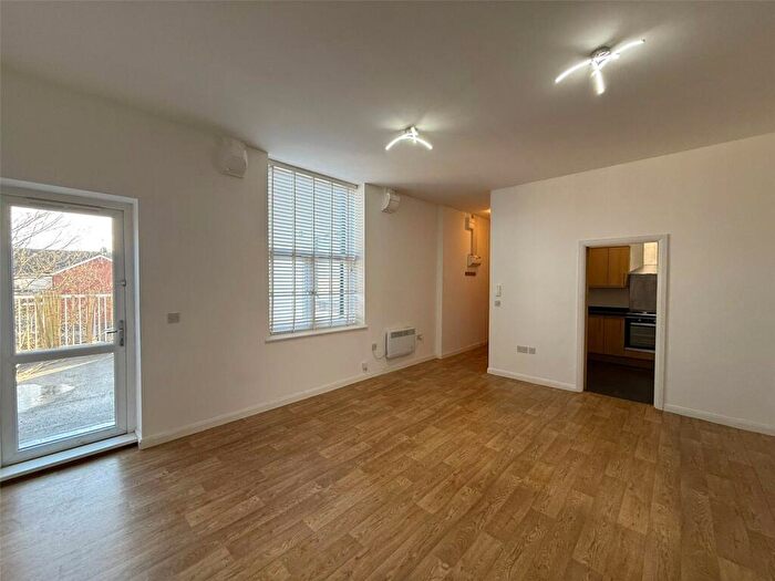 2 Bedroom Flat To Rent In Milnrow Road, Shaw, OL2