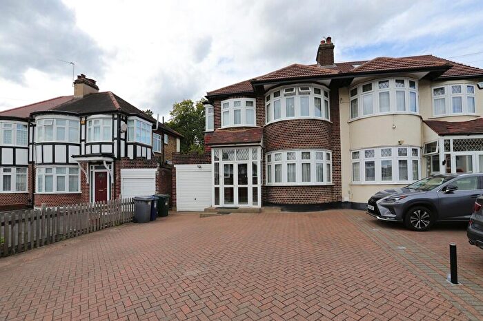 3 Bedroom Semi-Detached House To Rent In Chase Way, Southgate, N14
