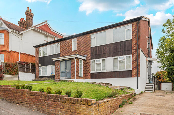 2 Bedroom Apartment For Sale In Woodville Road, New Barnet, EN5
