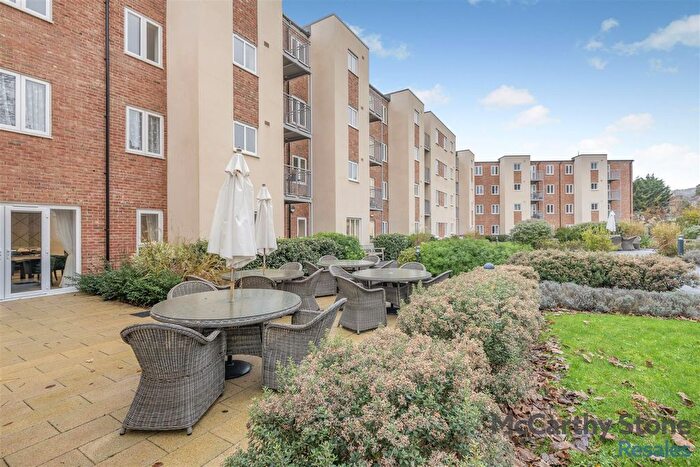1 Bedroom Flat For Sale In Elkington House, Charlton Green, Dover, CT16