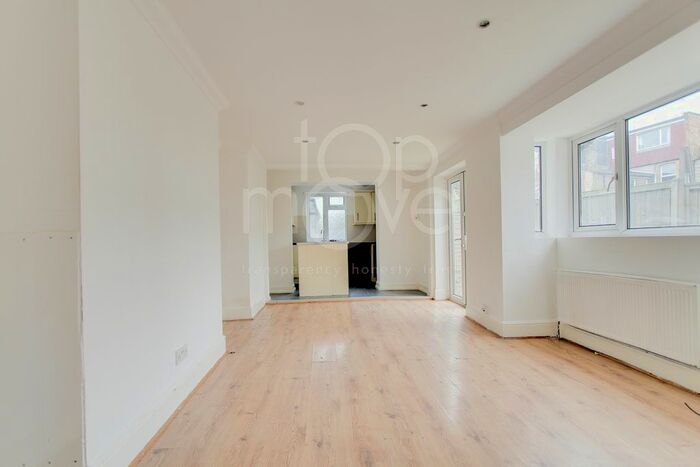 2 Bedroom Flat To Rent In Birchanger Road, South Norwood, SE25