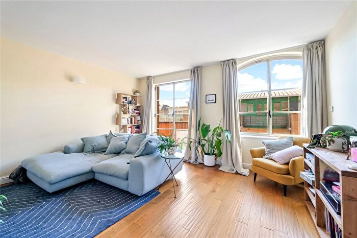 3 Bedroom Flat To Rent In The Circle, Queen Elizabeth Street, London, SE1