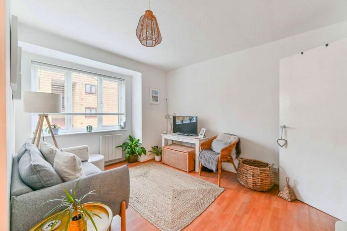 1 Bedroom Flat To Rent In Ludford Close, Croydon, CR0