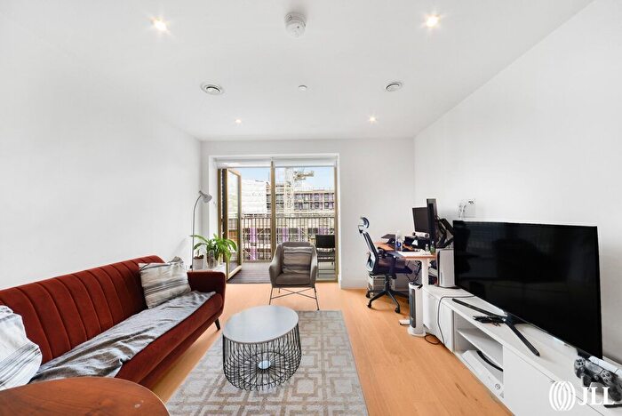 1 Bedroom Flat To Rent In Capital Interchange Way, Brentford, TW8