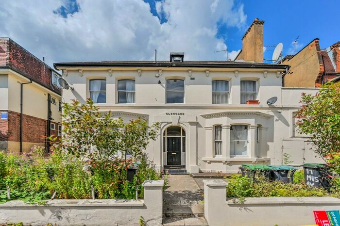 3 Bedroom Flat To Rent In Muswell Avenue, Muswell Hill, London, N10