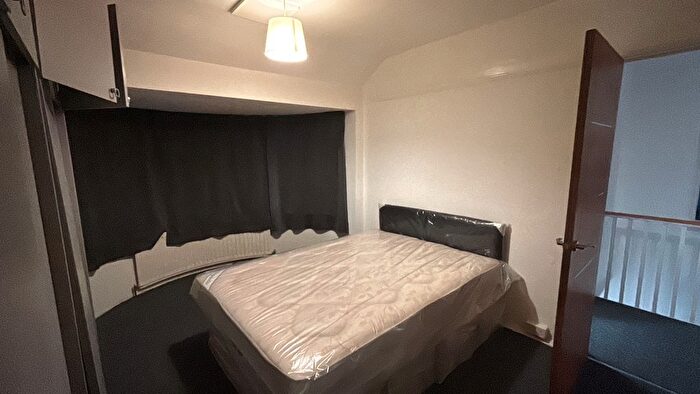 3 Bedroom Semi-detached House To Rent In Windermere Road, Reading, RG2