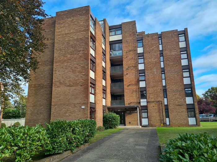 2 Bedroom Flat To Rent In Woodcote Road, Wallington, SM6