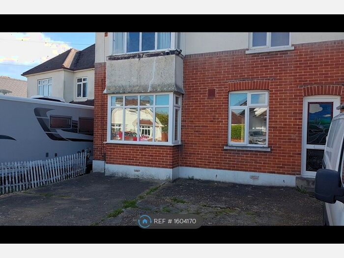 2 Bedroom Flat To Rent In Howeth Road, Bournemouth, BH10