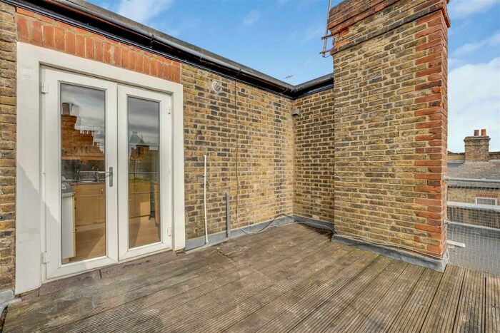 2 Bedroom Flat To Rent In Sheen Lane, East Sheen, SW14