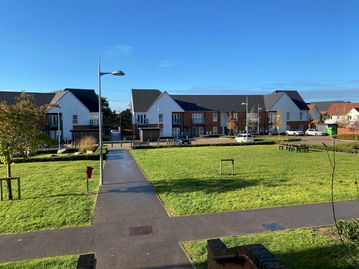 2 Bedroom Apartment To Rent In Pondtail Avenue, Faygate, Horsham, RH12