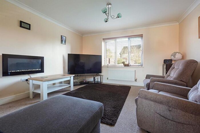 2 Bedroom Flat For Sale In Darlow Drive, Stratford-Upon-Avon, CV37