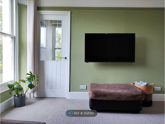 2 Bedroom Flat To Rent In Cotham Brow, Bristol, BS6